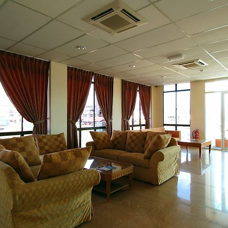 Aristo Hotel Putatan 亞庇 外观 照片